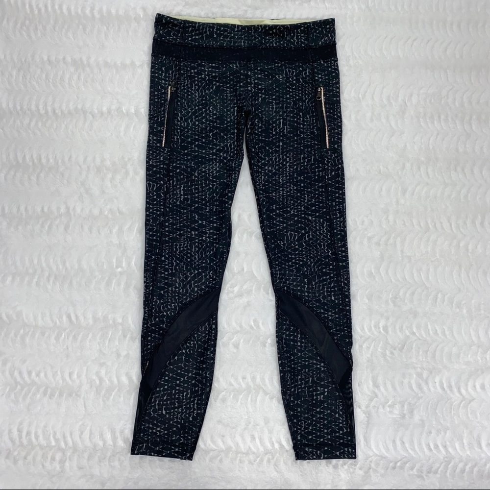 Lululemon Tight II in Snake Battleship Size 6